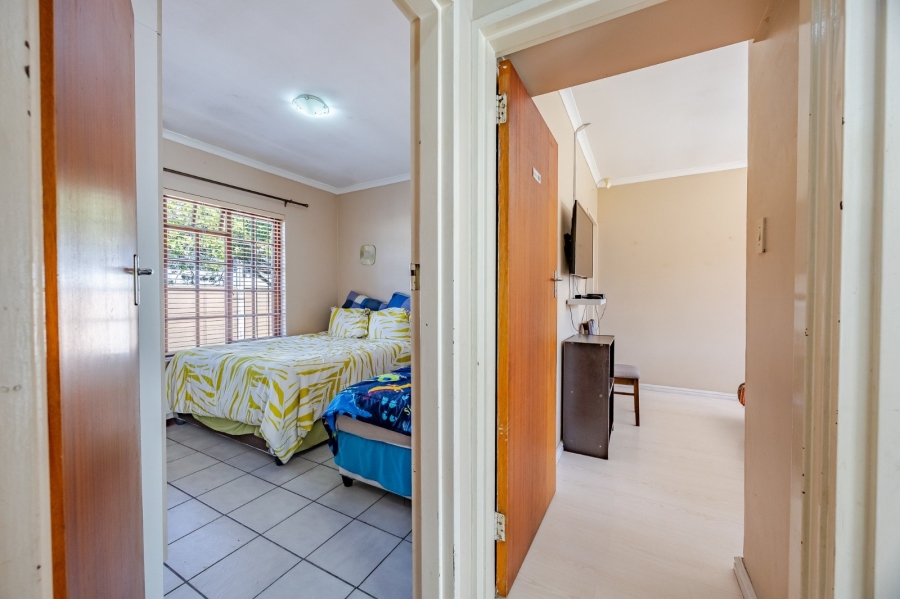 5 Bedroom Property for Sale in Bothasig Western Cape